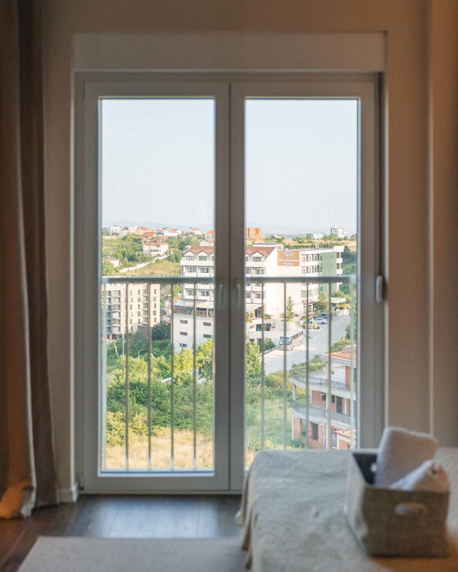 Etern Apart Hotel Pristina Exterior photo